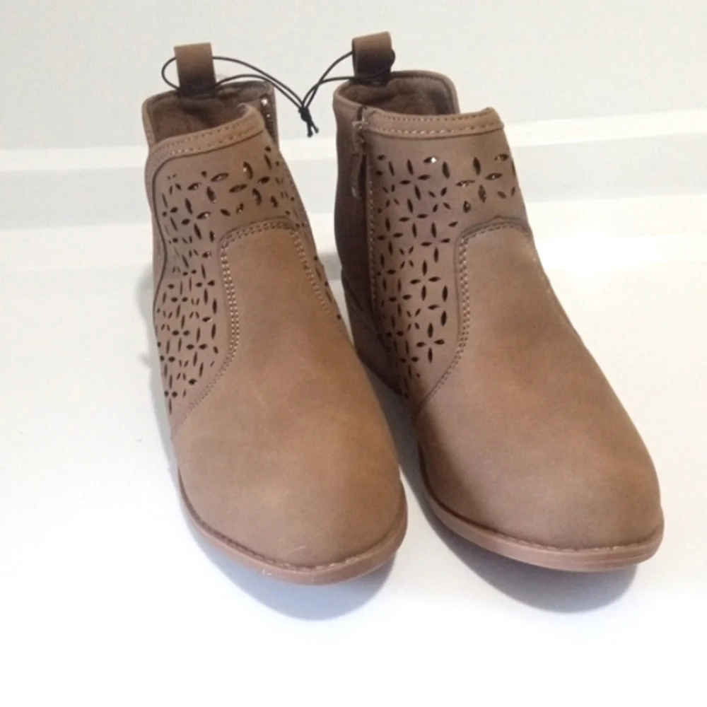 LAUNDRY GIRL TAN ANKLE BOOTS WITH GOLD SPARKLE CUT-OUT DESIGN SIZE 2 NWT
